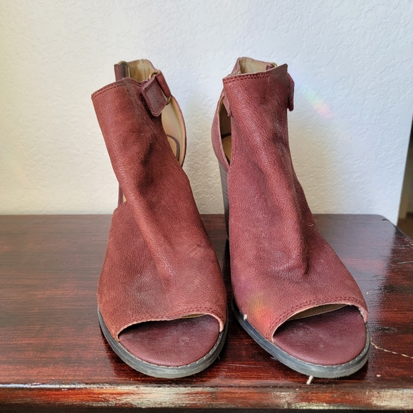 Lucky Brand Leather Open Toed Heels - Picture 3 of 5